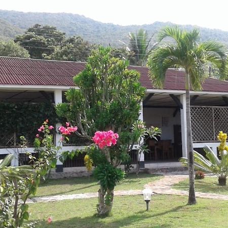 Hotel Casavelion Karimunjawa Exterior foto