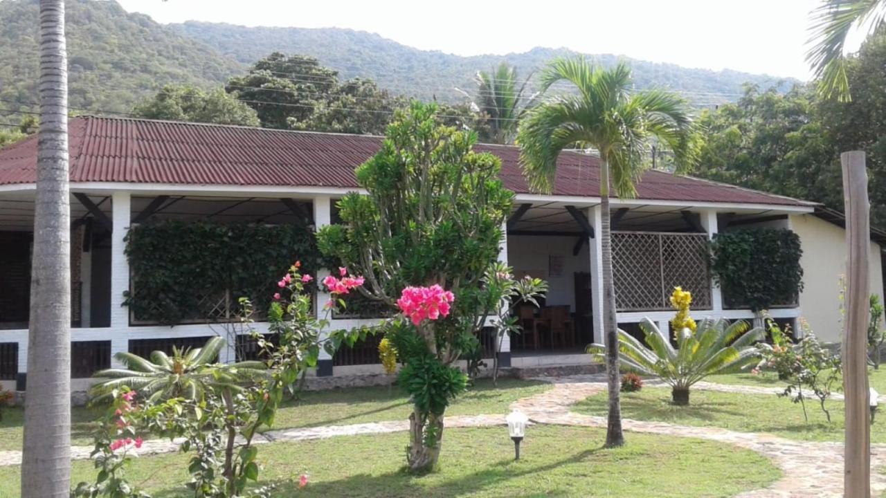 Hotel Casavelion Karimunjawa Exterior foto