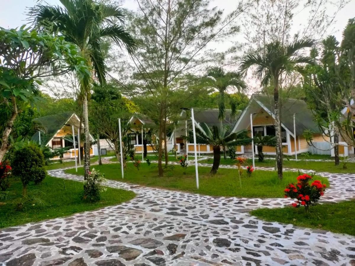 Hotel Casavelion Karimunjawa Exterior foto