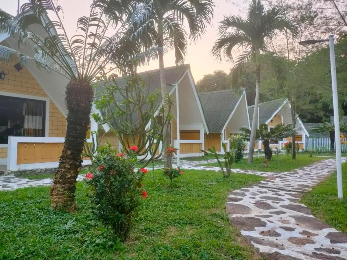 Hotel Casavelion Karimunjawa Exterior foto